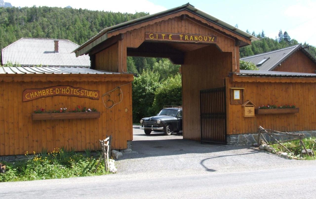 Maison D' Hotes Tranquyl Barcelonnette Bagian luar foto