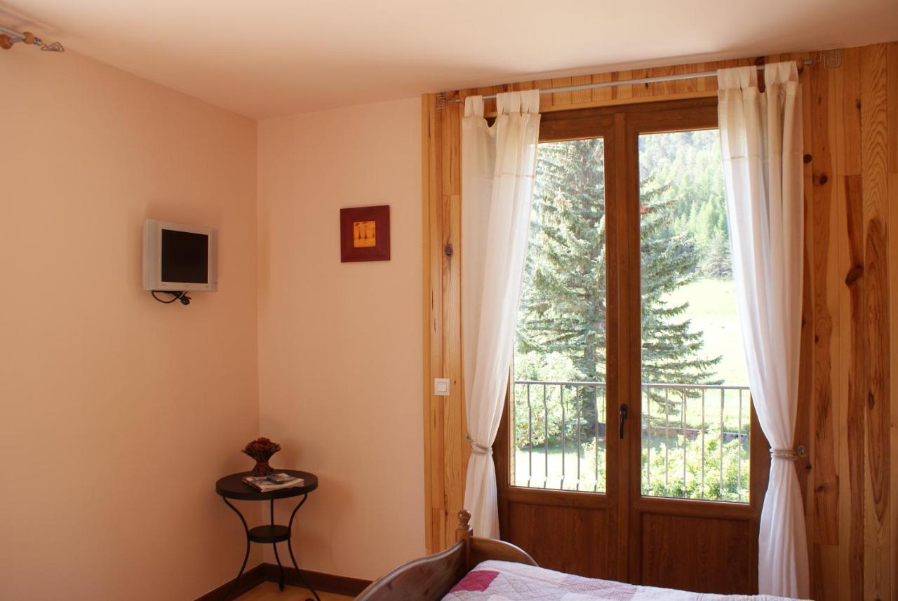 Maison D' Hotes Tranquyl Barcelonnette Bagian luar foto