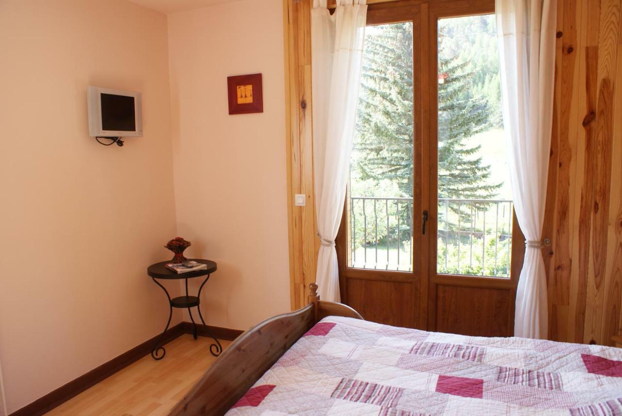 Maison D' Hotes Tranquyl Barcelonnette Bagian luar foto
